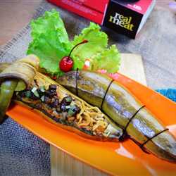 Banana Peel Steamed Chicken Noodle